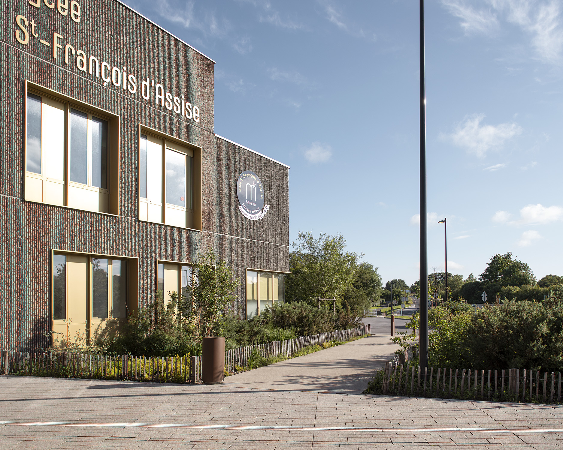 Cour et abords du nouveau Lycée Saint-Joseph à Savenay (44)